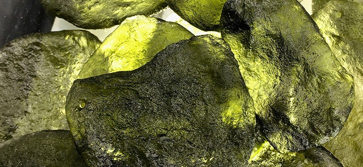 Natural Czech meteorite rough stone pendant green glass meteorite conformal energy rough men and women pendant mineral crystal