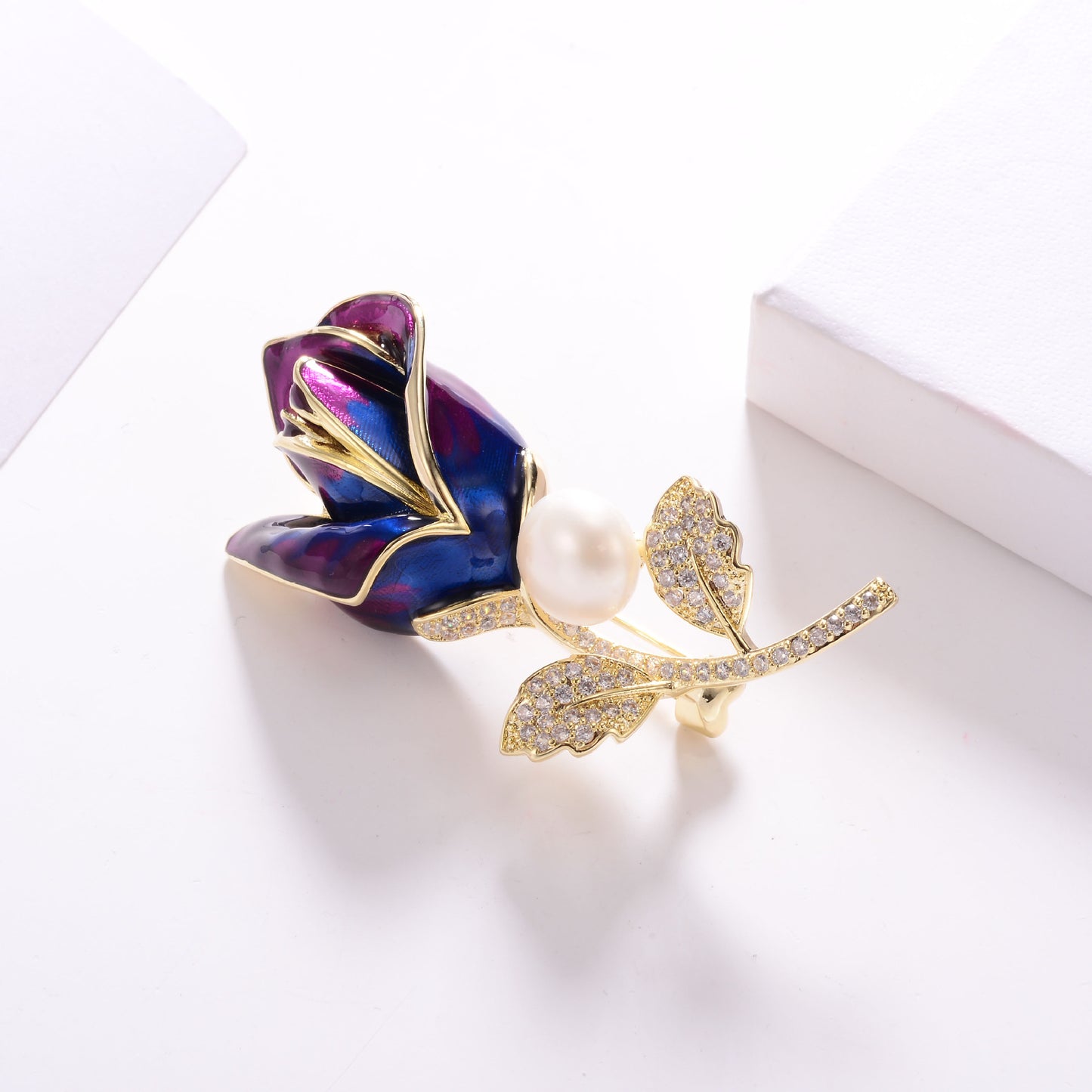 Light Luxury Brooch Exquisite Fashion Rose Flower Dress Pin Diamond Pearl Corsage