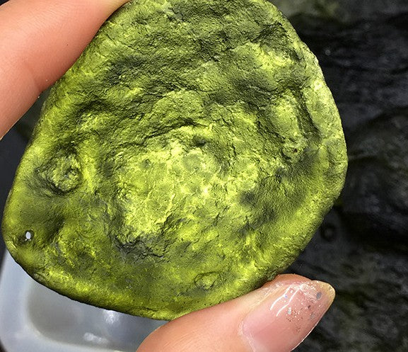 Natural Czech meteorite rough stone pendant green glass meteorite conformal energy rough men and women pendant mineral crystal