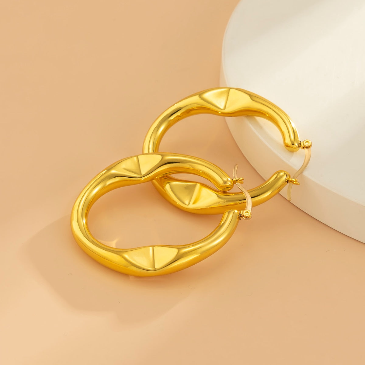 Personality Metal U-Shaped Hollow Geometric Earrings Women's Business All-Match Oval Crease Earrings